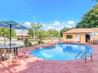 Econo Lodge Inn & Suites Griffin North Hotels in Griffin