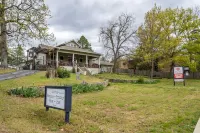 NEW! UPTOWN Cottages - 2bed/1bath - new furnishings!