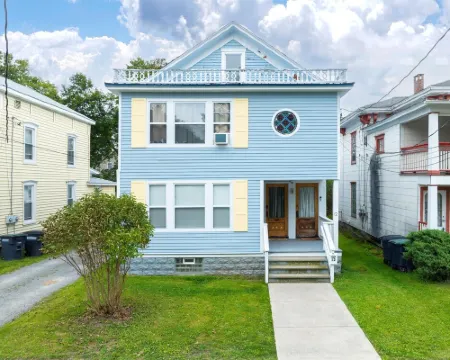 3 miles to B Ball, 5 min walk to Downtown! Stocked Kitchen, AC, WiFi, W/D Hotels in Oneonta