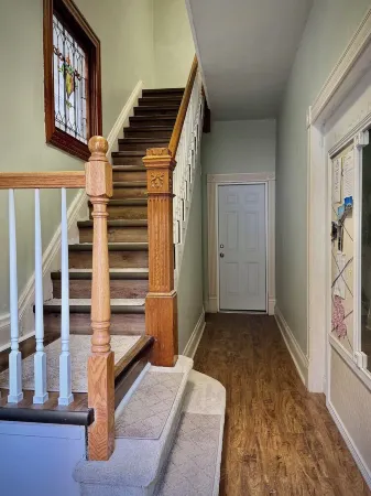 King-Sized Condo - Great Location - Steps to Cafes & Restaurants Отели рядом с достопримечательностью «Цинциннати Зу & Ботаникал Гарден»