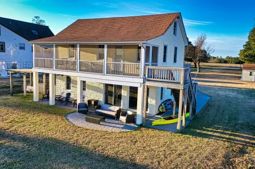 Cozy & Content River Retreat Beach Hot Tub & Games