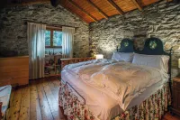 Beautiful rusticoat 7 km from Lake Orta with exclusive wood-fired Hot Tube Hotels in Casale Corte Cerro