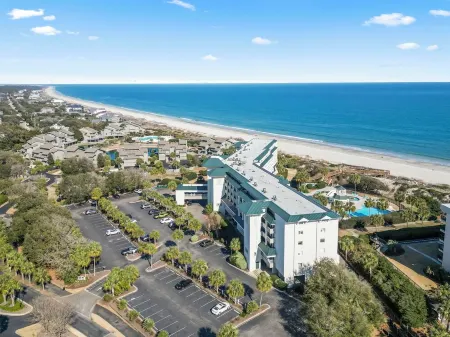 Oceanfront: The Seabatical Suite at Bridgewater Resort / Litchfield By The Sea