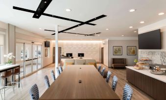 Days Inn & Suites by Wyndham Beaumont West / I-10 & Walden