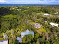 Tropical, Hawaiian-style A-frame Home ハワイアン・パラダイス・パークのホテル