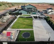 Zion Vista 7BR/5.5BA Poolside Manor Near Zion: Sauna, Hot Tub, Golf, Gym Hotels in Colorado City