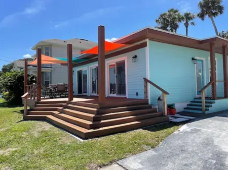 Stylish Intercoastal Blue Bungalow -3 min to Daytona Beach Отели рядом с достопримечательностью «W.I.S.E Private School»