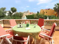 Quiet residential area, beach 300m, pool, rustic kitchen, ideal for families Hotels in Sa Coma