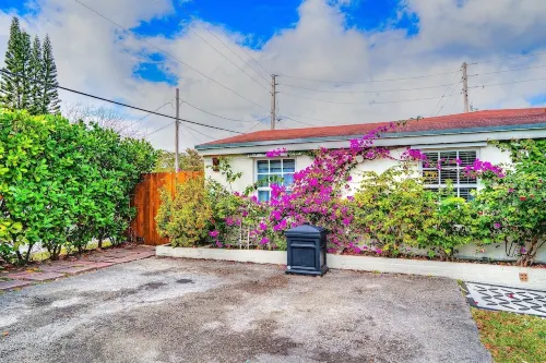 Tropical Retreat. Stunning Home in North Miami Beach.