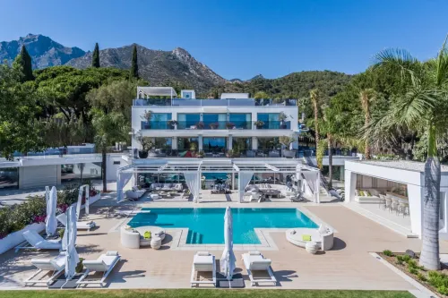 All About Villa Serenity -  Ferienhäuser