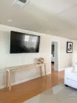 Stylish 2BR Home in LA close to, Universal Studios, Dodgers; AND Private Parking