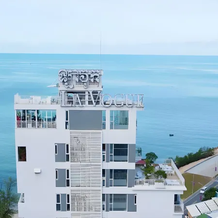 La Vogue Boutique Hotel & Casino Отели рядом с достопримечательностью «Пляж Очутель»