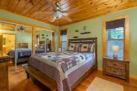 Amazing Mtn Views, Hot Tub+Fire Pit, High Speed WiFi, Gas Log Fireplace, Grill! Hotels near Spruce Pine Campground
