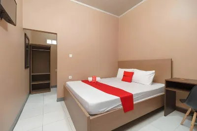 RedDoorz Syariah Near Siloam Hospitals Bulak Kapal Hotels in South Tambun