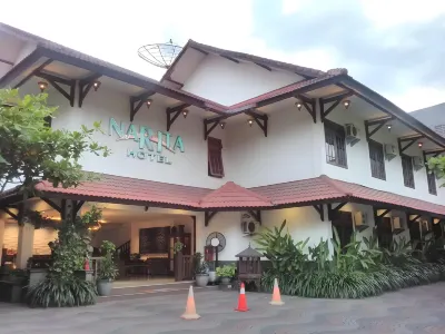 Narita Hotel Kota Tulungagung Hotel dekat Camp Waduk Wonorejo