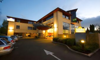 Ventura Inn & Suites Hamilton