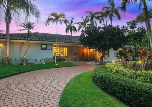 Sunset 4BR Waterfront Villa in Golden Isles w/ Heated Pool & Spa Hotels in Hallandale Beach