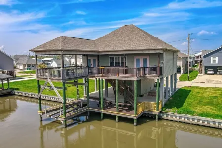 New For 2025 - Waterfront Bayou Retreat: 25 Min to NOLA.