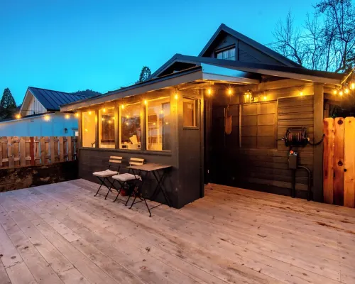 Downtown Rogue River, Game Room, 70" Smart TV, Two Minutes to I-5 Hotels in Rogue River