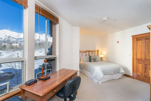 Summertime! 1Br Palmyra -Mountain & Pond Views. Balcony, Parking, Fireplace