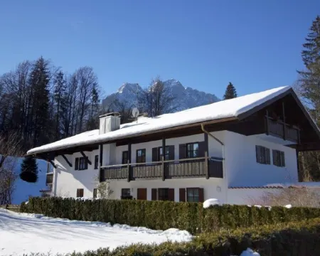 Newly furnished fully equipped apartment โรงแรมในGrainau