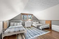 Lake J Log Cabin at Red Maple Retreat Hotels in Lake Junaluska