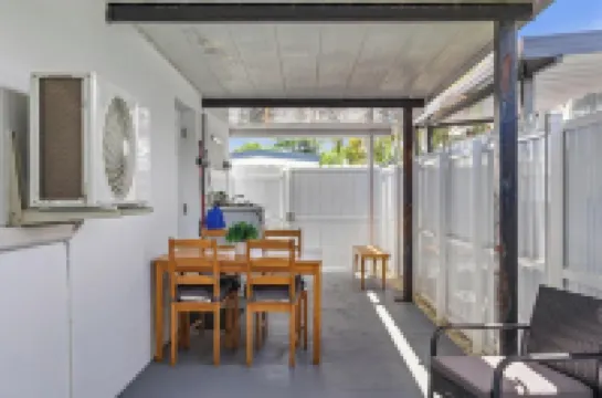 Deluxe studio in fabulous Miami Gardens with a nice King Bed, AC, Wi-Fi 마이애미가든 호텔