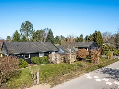 "Hughe" - 1.3km from the sea Hotels near Esrum Kloster & Møllegård