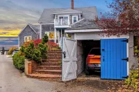 West End Escape - Modern 2 Br - Parking - Private Patio w/ Grill + Firepit