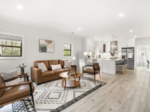 Kennesaw Charm-3 Min to Downtown & Pet Friendly! Hotels in Kennesaw