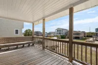 Budget & Pup-Friendly Oceanside! Classic Obx Style w/ Shiplap, Walk-in Showers!