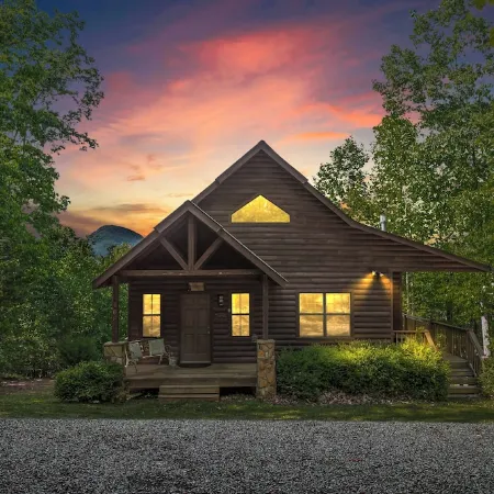 Mountain Views!! 3 Acre privacy, Fiber Optic Internet and more!
