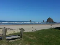 2.5 BLOCKS TO BEACH - 4 BED/3 BATH - INDOOR HOT TUB - OCEAN VIEW -2 PETS WELCOME