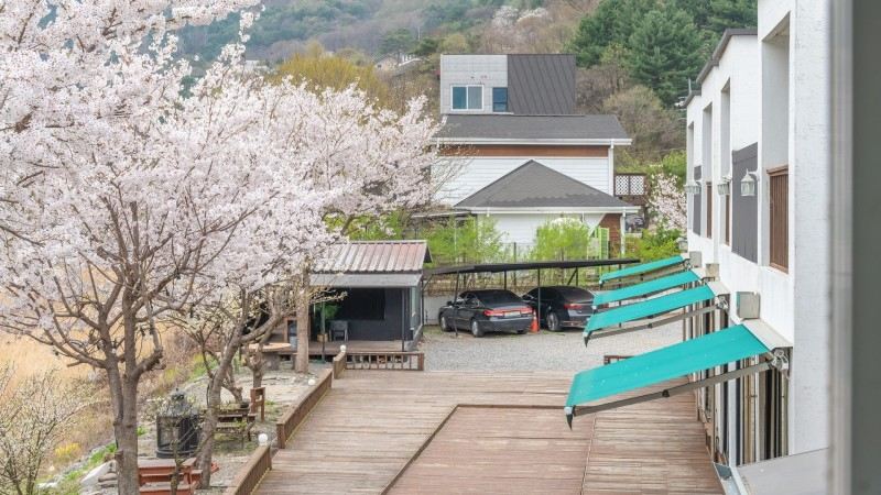 가평 봄 키즈 가족 스파 펜션의 깔끔한 스파 욕조