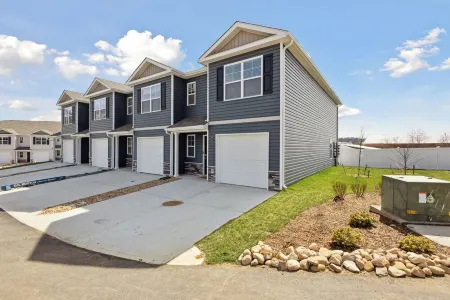 Raceday Getaway, 3BR/2.5BA home right across from Bristol Motor Speedway!