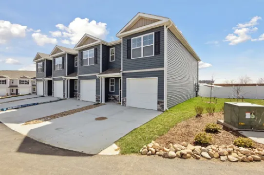 Raceday Getaway, 3BR/2.5BA home right across from Bristol Motor Speedway!