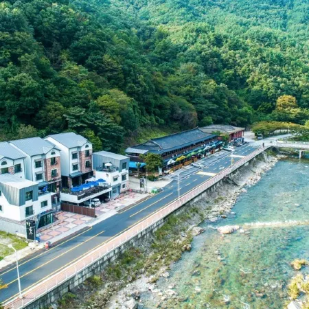 Namwon Jirisan Snake Temple Pension