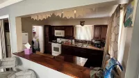 Cozy house close to the airportA safe area located in telegraph  close 94 fwy