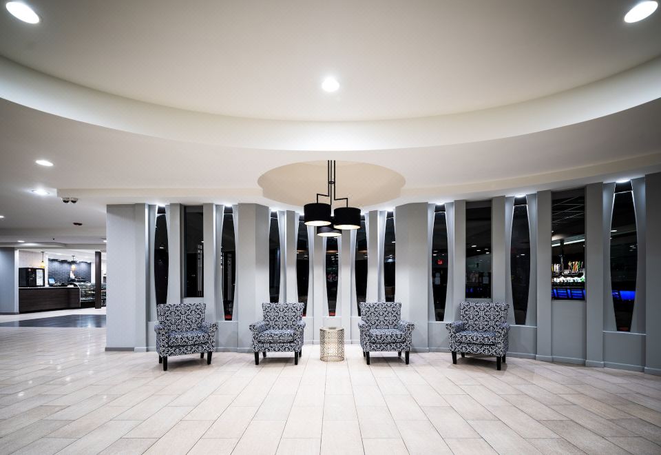 4. 홀리데이 인 뉴..