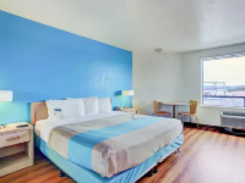 Motel 6 Coos Bay, or Hotels in Coos Bay