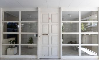 Seaside Elegance Brand New 2BD Luxury Stay