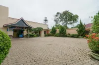 RedDoorz Syariah @ Mora Garden Bungo Hôtels à : 