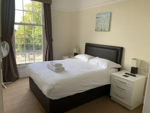The Lawns Guest House - Parking
