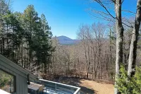 Mtn. Retreat Watch Leaves Change from Hot Tub on the Deck. Min to Town, Pvt