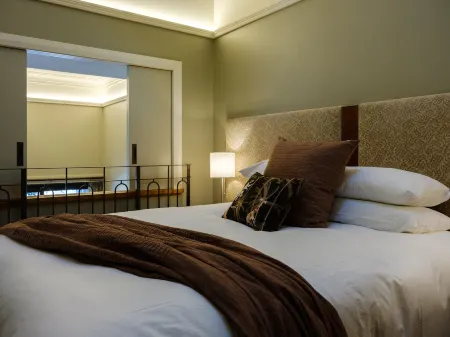 Bell Hill Apartments Отели рядом с достопримечательностью «Clocktower Building Leith Street»