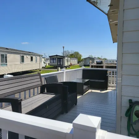 2Br-Sleeps6-Fireplace-Parking-Patio-Seaside