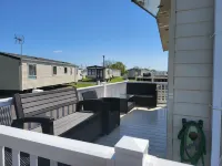 2Br-Sleeps6-Fireplace-Parking-Patio-Seaside