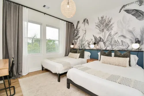 Paradise Palace Best Rooftop in Htx w Hot Tub