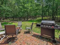 Poconos Escape w Game Room Poker Loft Fire Pit Spacious Deck Hotels in Tunkhannock Township