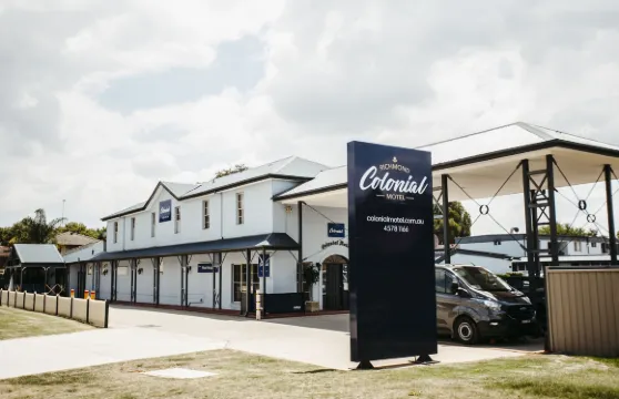 里士滿克羅尼爾汽車旅館